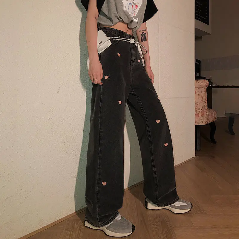 2022 Love Embroidered Jeans Women Autumn New Large Size 4XL High Waist Straight Wide Legs Mopping Female Ripped Denim Pants
2022 Love Embroidered Jeans Women Autumn New Large Size 4XL High Waist Straight Wide Legs Mopping Female Ripped Denim Pants
