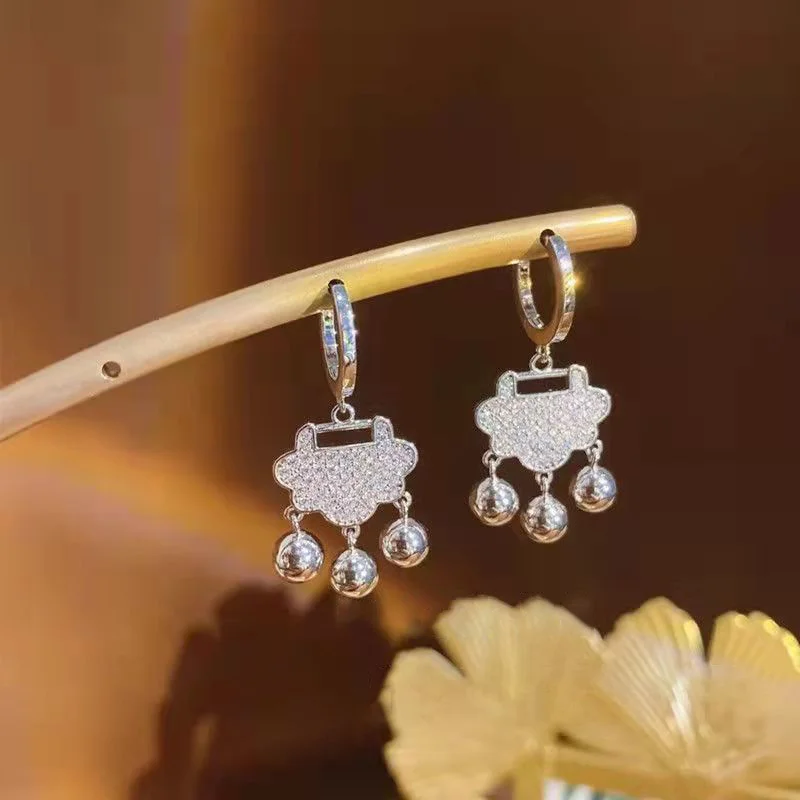 Minar Personality Spark CZ Cubic Zirconia Safe Lock Drop Dangle Earrings for Women Beads Hanging Earring Unique Design Jewelry
Minar Personality Spark CZ Cubic Zirconia Safe Lock Drop Dangle Earrings for Women Beads Hanging Earring Unique Design Jewelry