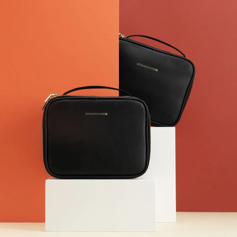 Rownyeon High Quality PU Lether Black Makeup Bag Big Size Cosmetic Case Orangizer for Sale
Rownyeon High Quality PU Lether Black Makeup Bag Big Size Cosmetic Case Orangizer for Sale