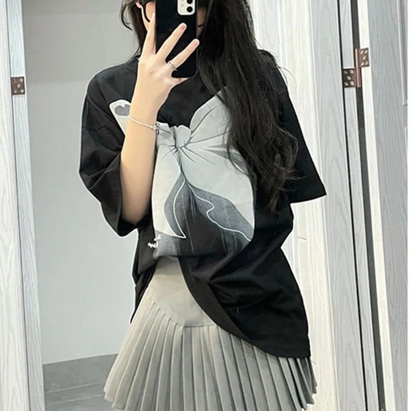 Fashion Y2K Bow Double Sided Print Women's T-Shirt Casual Short Sleeve Ladies Top Loose Street Trend Women's Clothing Summer New
Fashion Y2K Bow Double Sided Print Women's T-Shirt Casual Short Sleeve Ladies Top Loose Street Trend Women's Clothing Summer New
