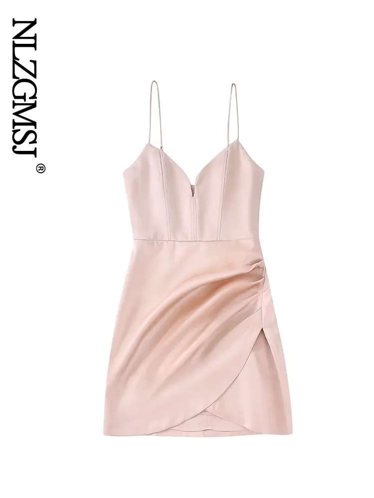 Платье женское летнее ТРАПЕЦИЕВИДНОЕ с V-образным вырезом и цветочным принтом 
Платье женское летнее ТРАПЕЦИЕВИДНОЕ с V-образным вырезом и цветочным принтом