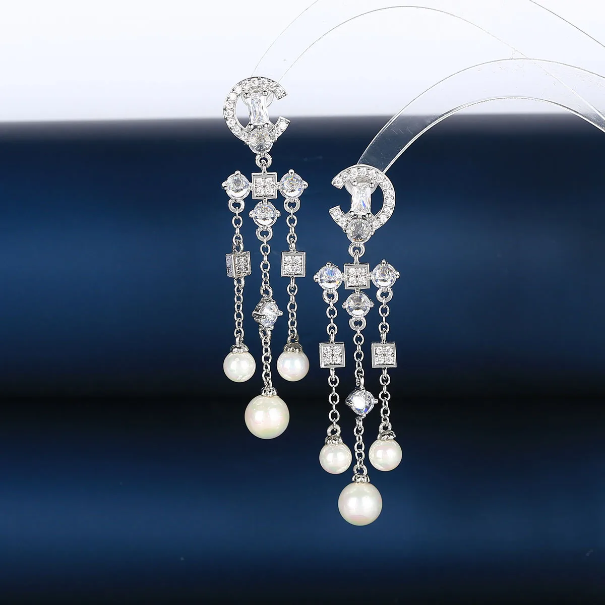 New tassel pearl earrings luxury high-end banquet long wedding jewelry romance lady accessory
New tassel pearl earrings luxury high-end banquet long wedding jewelry romance lady accessory