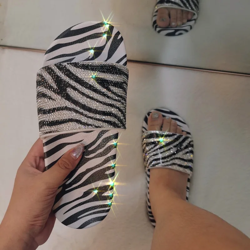 2022 women shoes best sellers fashion slippers zebra print snake print slides women rhinestone luxury slides Flat with slippers
2022 women shoes best sellers fashion slippers zebra print snake print slides women rhinestone luxury slides Flat with slippers
