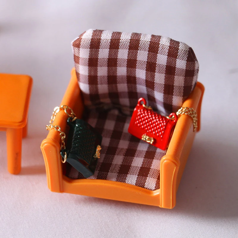 Doll House Mini Metal Chain Bag Accessories Fashion Decoration Miniature Model Miniature Chain Bag Toy 1pcs
Doll House Mini Metal Chain Bag Accessories Fashion Decoration Miniature Model Miniature Chain Bag Toy 1pcs