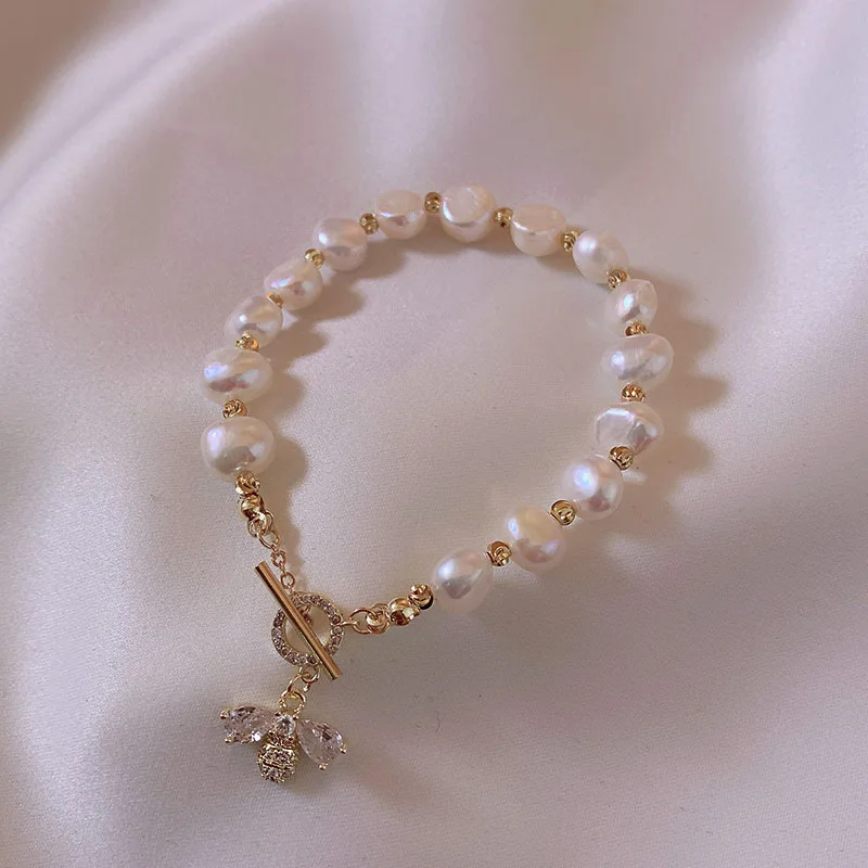 2022 Elegant Baroque Natural Pearl String Bracelet for Woman Luxury Zircon Bee Pendant Bracelet Fashion Girl's Sweet Jewelry 
2022 Elegant Baroque Natural Pearl String Bracelet for Woman Luxury Zircon Bee Pendant Bracelet Fashion Girl's Sweet Jewelry