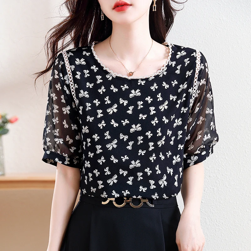Plus Size 4XL Women Tops and Blouse Chiffon Shirts Print Sweet Pullover Round Neck Puff Sleeve Elegant Fashion Clothing Spliced
Plus Size 4XL Women Tops and Blouse Chiffon Shirts Print Sweet Pullover Round Neck Puff Sleeve Elegant Fashion Clothing Spliced