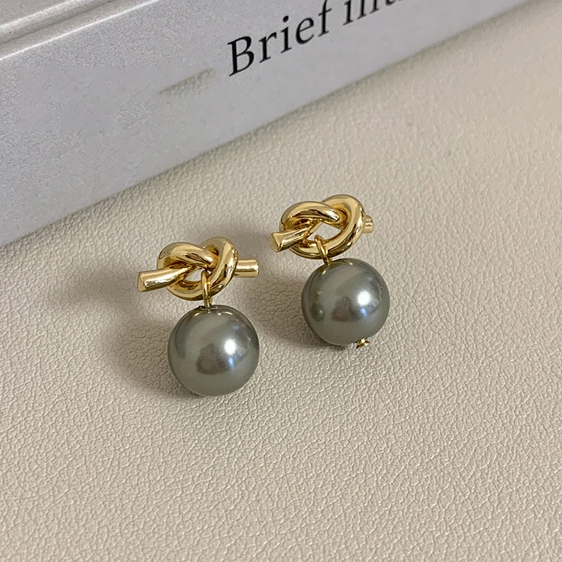 2023 Design Knot Metal Pearl Pendant Fashion Dangle Earrings For Women‘s Classic New Creative Jewelry Free Shipping Accessories
2023 Design Knot Metal Pearl Pendant Fashion Dangle Earrings For Women‘s Classic New Creative Jewelry Free Shipping Accessories