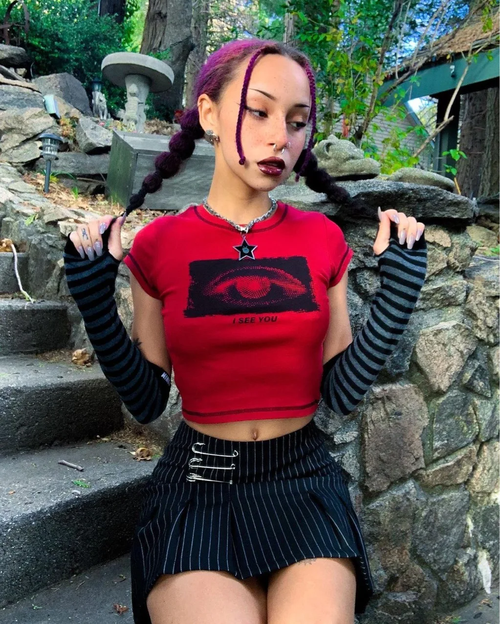 Женский необычный укороченный топ с коротким рукавом, круглым вырезом и надписью
Женский необычный укороченный топ с коротким рукавом, круглым вырезом и надписью