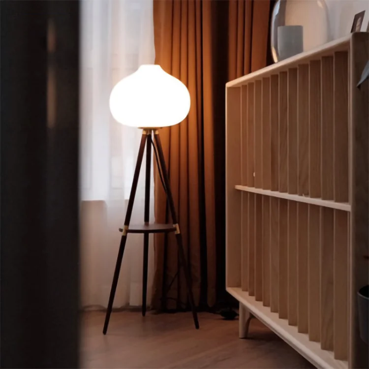 Светодиодный напольный светильник в скандинавском японском стиле из пепельного дерева, лампа для спальни, прикроватного столика, гостиной, домашний декор, Диванный светильник
Светодиодный напольный светильник в скандинавском японском стиле из пепельного дерева, лампа для спальни, прикроватного столика, гостиной, домашний декор, Диванный светильник