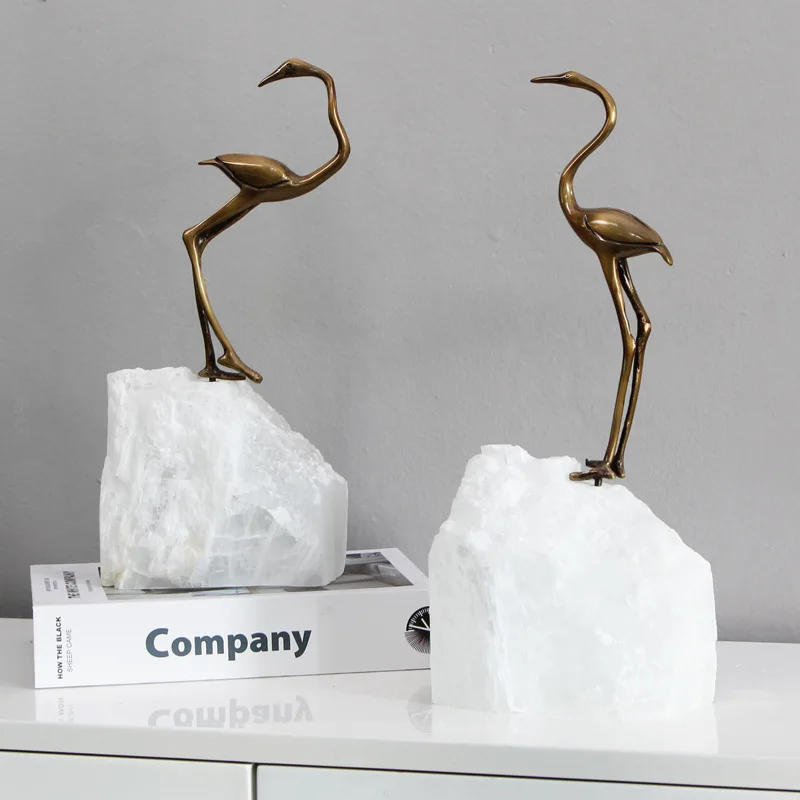 Chinese Natural Crystal Ore Brass Crane Animal Sculpture Porch Wine Cabinet Ornaments Living Room Decoration Modern Home Decor 
Chinese Natural Crystal Ore Brass Crane Animal Sculpture Porch Wine Cabinet Ornaments Living Room Decoration Modern Home Decor