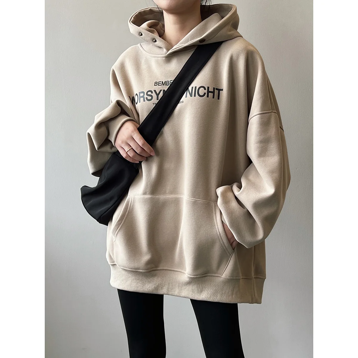 Fleece Warm Letter Printing Sweater Women's 2022 Autumn and Winter New Hooded Hong Kong Style Loose Top
Fleece Warm Letter Printing Sweater Women's 2022 Autumn and Winter New Hooded Hong Kong Style Loose Top