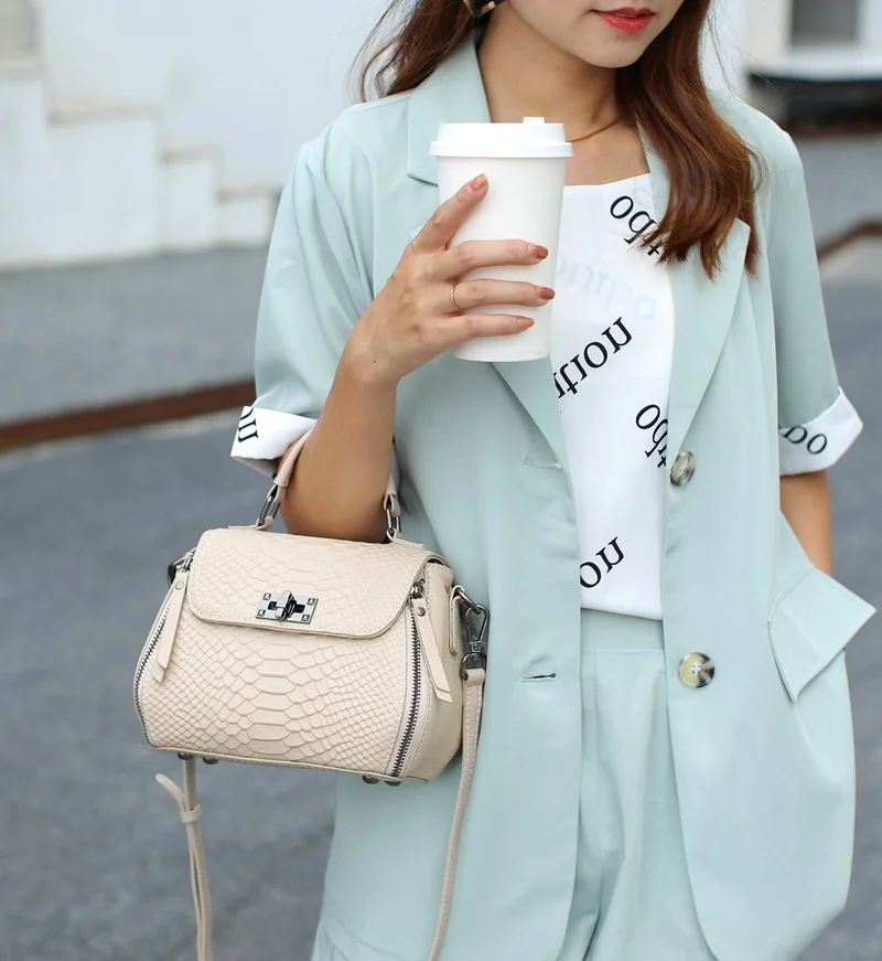 Женская крокодиловая сумка на одно плечо, из натуральной воловьей кожи
Женская крокодиловая сумка на одно плечо, из натуральной воловьей кожи