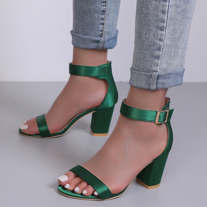 Women's New Summer Trend High Heels Ladies Luxury Lace-up Quality Design Buckle Low-heeled High Heels 2022 Sandals for Women
Women's New Summer Trend High Heels Ladies Luxury Lace-up Quality Design Buckle Low-heeled High Heels 2022 Sandals for Women
