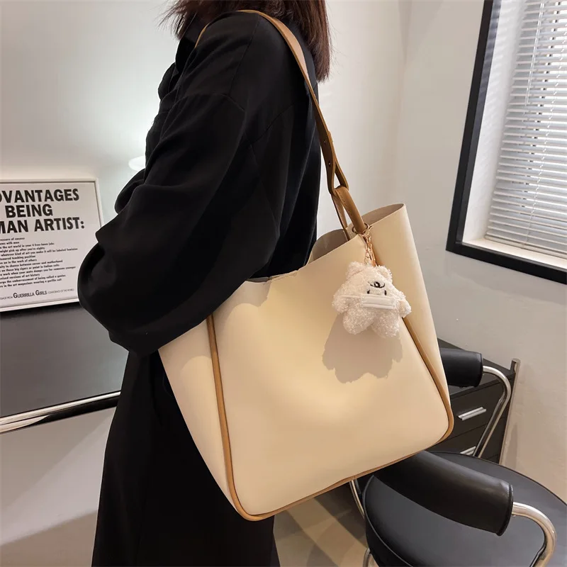 2022 New One Shoulder Underarm Bag Tidy Japanese and Korean Soft Leather Large Capacity Student Tote Color Contrast Underarm Bag
2022 New One Shoulder Underarm Bag Tidy Japanese and Korean Soft Leather Large Capacity Student Tote Color Contrast Underarm Bag