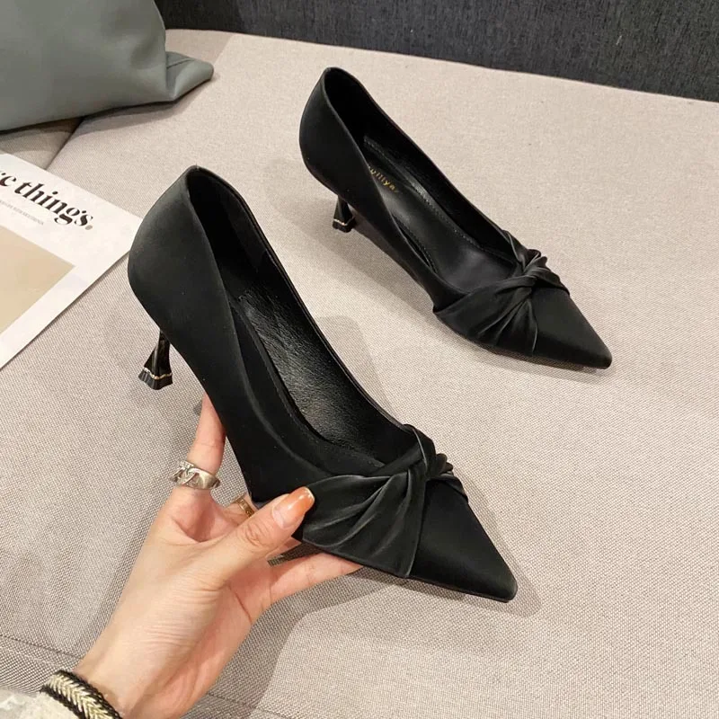 Ladies High Heels Sandals Overmoving Solid Color Pointed Stilettos Pumps Low Top Heightening Non Slip Casual Shoes
Ladies High Heels Sandals Overmoving Solid Color Pointed Stilettos Pumps Low Top Heightening Non Slip Casual Shoes