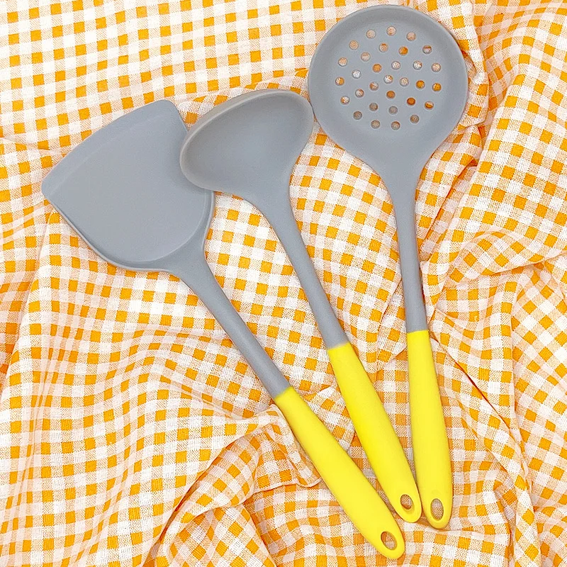 Silicone Shovel Spoon Two-color Household Long Handle Hung Cooking Shovel Spoon Soup Spoon Fishing Fence Kitchen Tool
Silicone Shovel Spoon Two-color Household Long Handle Hung Cooking Shovel Spoon Soup Spoon Fishing Fence Kitchen Tool