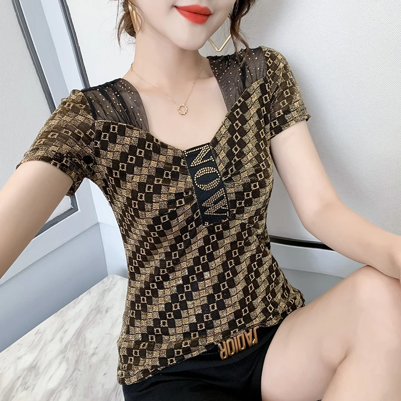 2022 Summer V-Neck Lace Tops Fashion Casual Short Sleeved Hot Diamond Mesh T-Shirt Elegant Slim M-3XL Blusas
2022 Summer V-Neck Lace Tops Fashion Casual Short Sleeved Hot Diamond Mesh T-Shirt Elegant Slim M-3XL Blusas