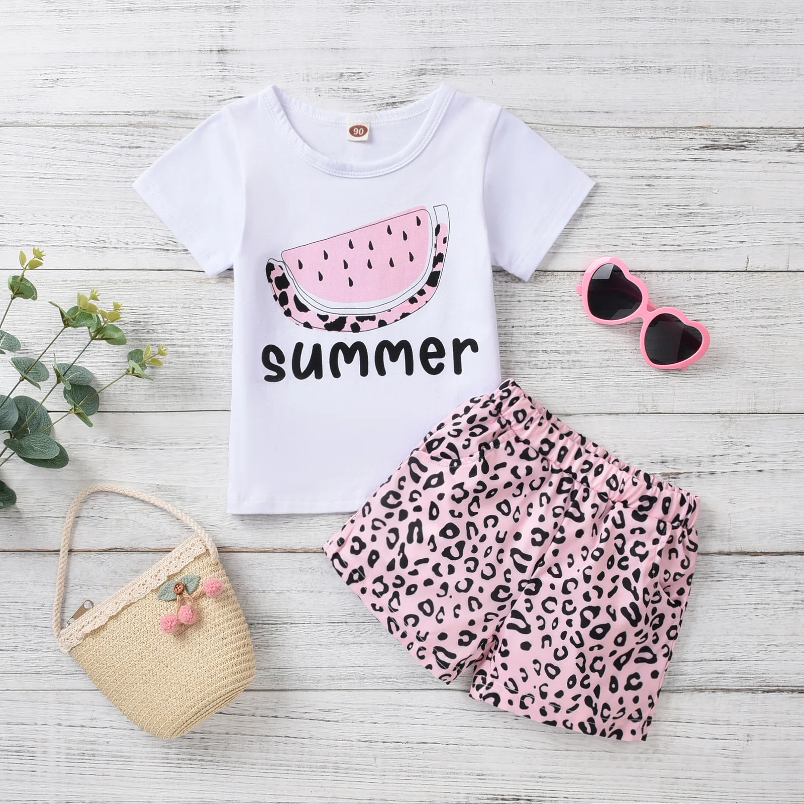 Летний костюм для новорожденных девочек, футболка с коротким рукавом и принтом арбуза + леопардовые шорты, комплект детской одежды 
Летний костюм для новорожденных девочек, футболка с коротким рукавом и принтом арбуза + леопардовые шорты, комплект детской одежды