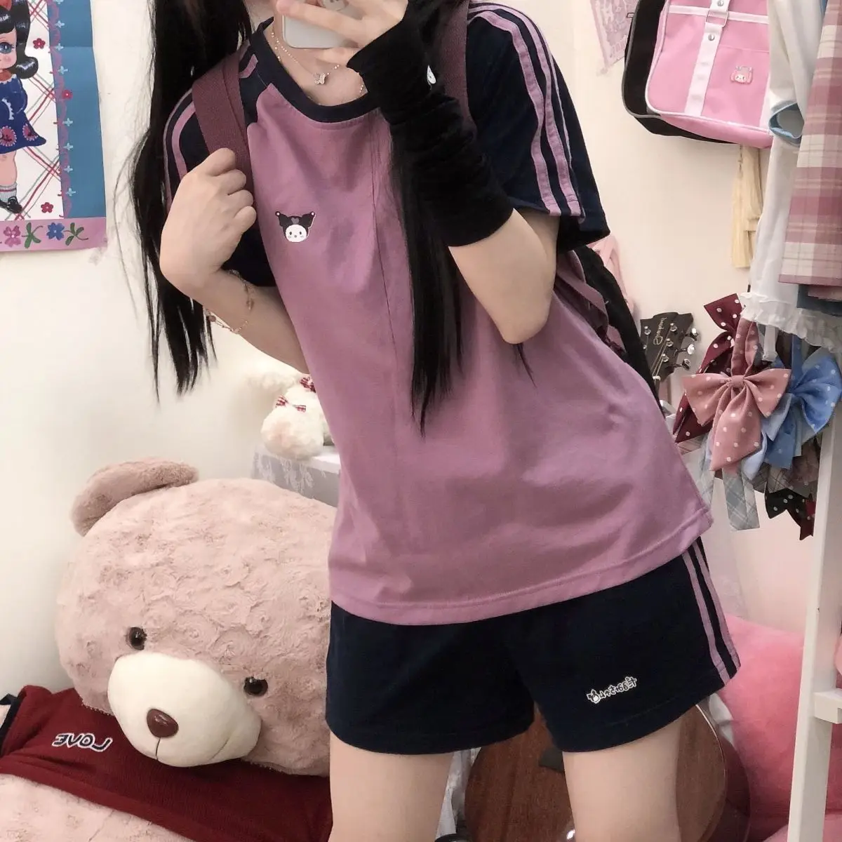 Повседневный Спортивный костюм Kawaii Sanrios, мультяшный Kuromi Cinnamoroll, повседневный спортивный костюм с принтом, свободные шорты с коротким рукавом
Повседневный Спортивный костюм Kawaii Sanrios, мультяшный Kuromi Cinnamoroll, повседневный спортивный костюм с принтом, свободные шорты с коротким рукавом