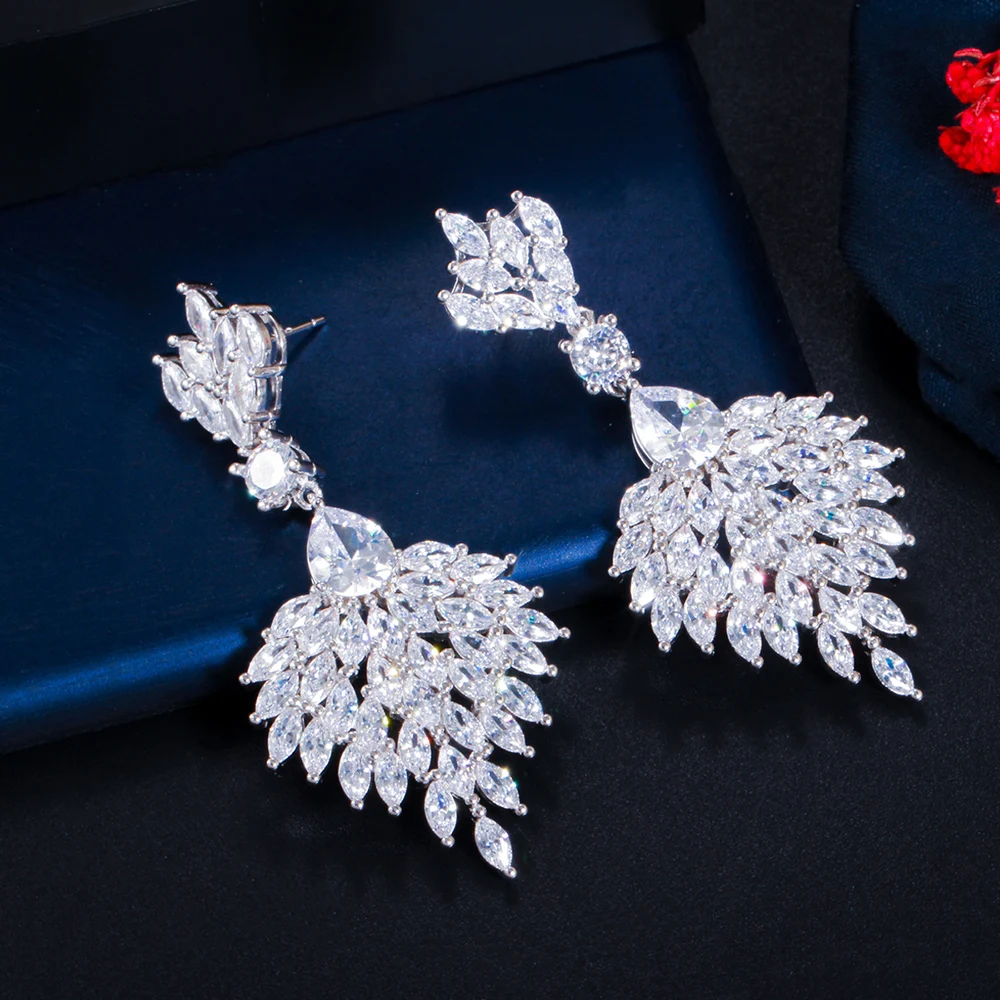 ThreeGraces Sparkly Cubic Zirconia Feather Shape Long Dangle Drop Bridal Earrings for Women Fashion Engagement Jewelry E1169
ThreeGraces Sparkly Cubic Zirconia Feather Shape Long Dangle Drop Bridal Earrings for Women Fashion Engagement Jewelry E1169