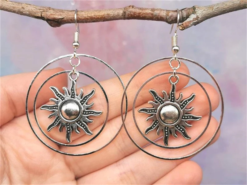 Boho Gold Colour Sun Earrings Celestial Jewellery Witchy Dangle Punk Fashion Sun Goddess Statement Gift for Witch Women Gift
Boho Gold Colour Sun Earrings Celestial Jewellery Witchy Dangle Punk Fashion Sun Goddess Statement Gift for Witch Women Gift