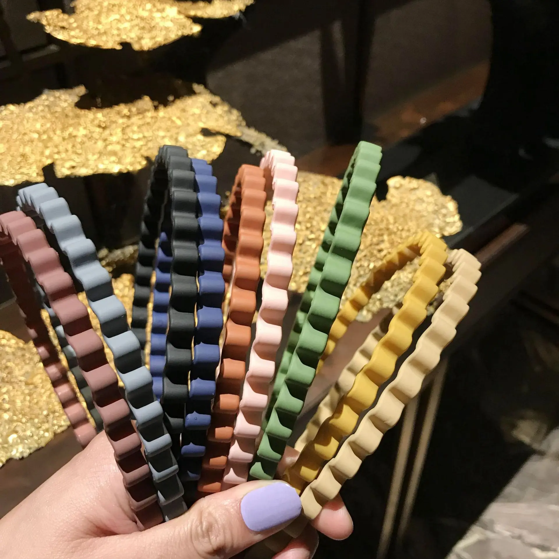 Selling New Fashion All-match Acrylic Wavy Frosted Geometric Headband Hairband for Women Girl Hair Accessorie Headwear 
Selling New Fashion All-match Acrylic Wavy Frosted Geometric Headband Hairband for Women Girl Hair Accessorie Headwear