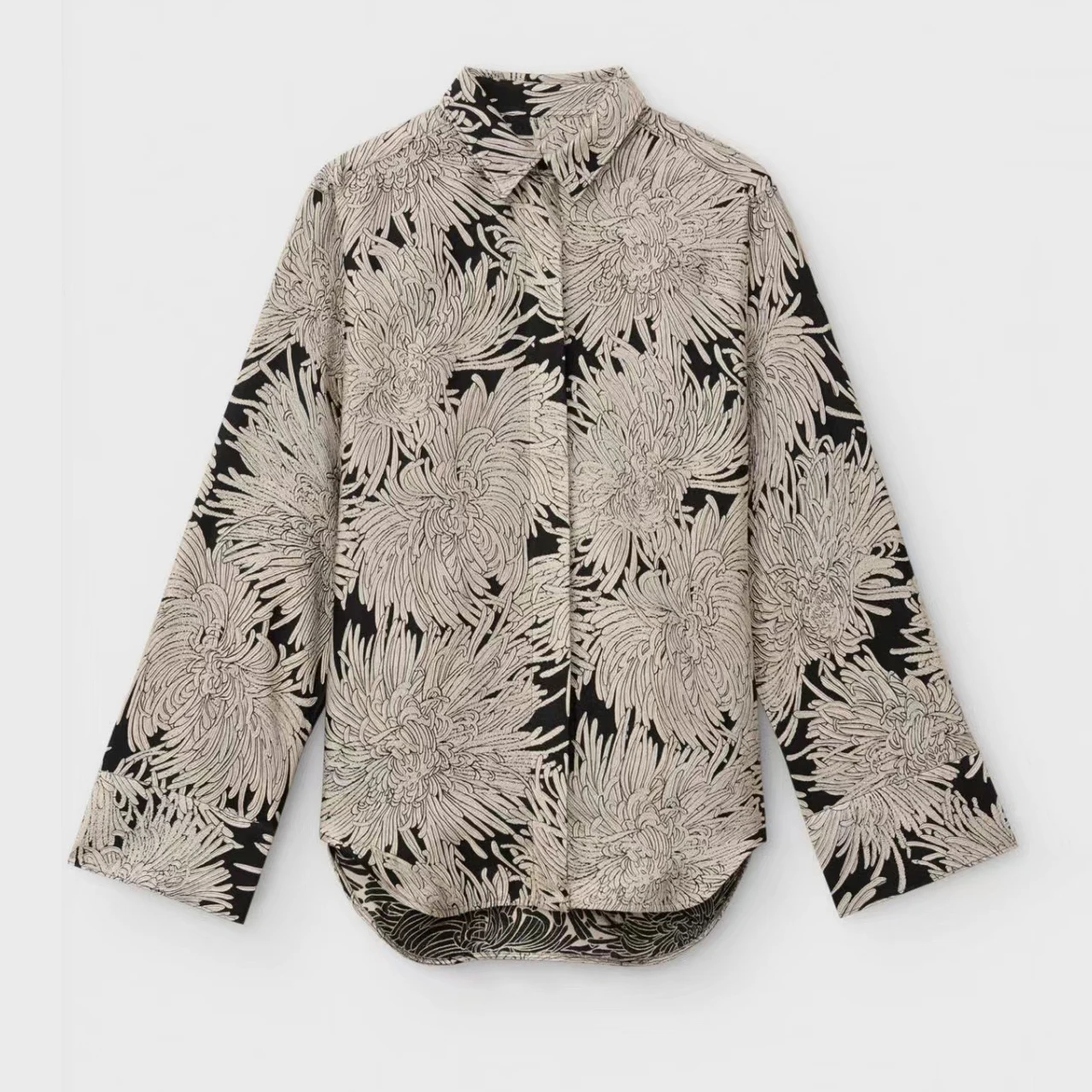 Casual all-match silk shirt women, 2022 summer new golden chrysanthemum texture printing straight long sleeve shirt jacket
Casual all-match silk shirt women, 2022 summer new golden chrysanthemum texture printing straight long sleeve shirt jacket