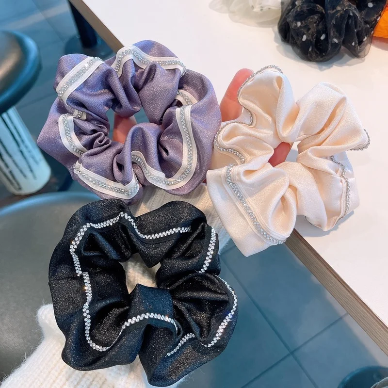 Koreanversion of rhinestone temperament silk large intestine hair ring head tie leather sleeve ball head tie rubber band jewelry 
Koreanversion of rhinestone temperament silk large intestine hair ring head tie leather sleeve ball head tie rubber band jewelry