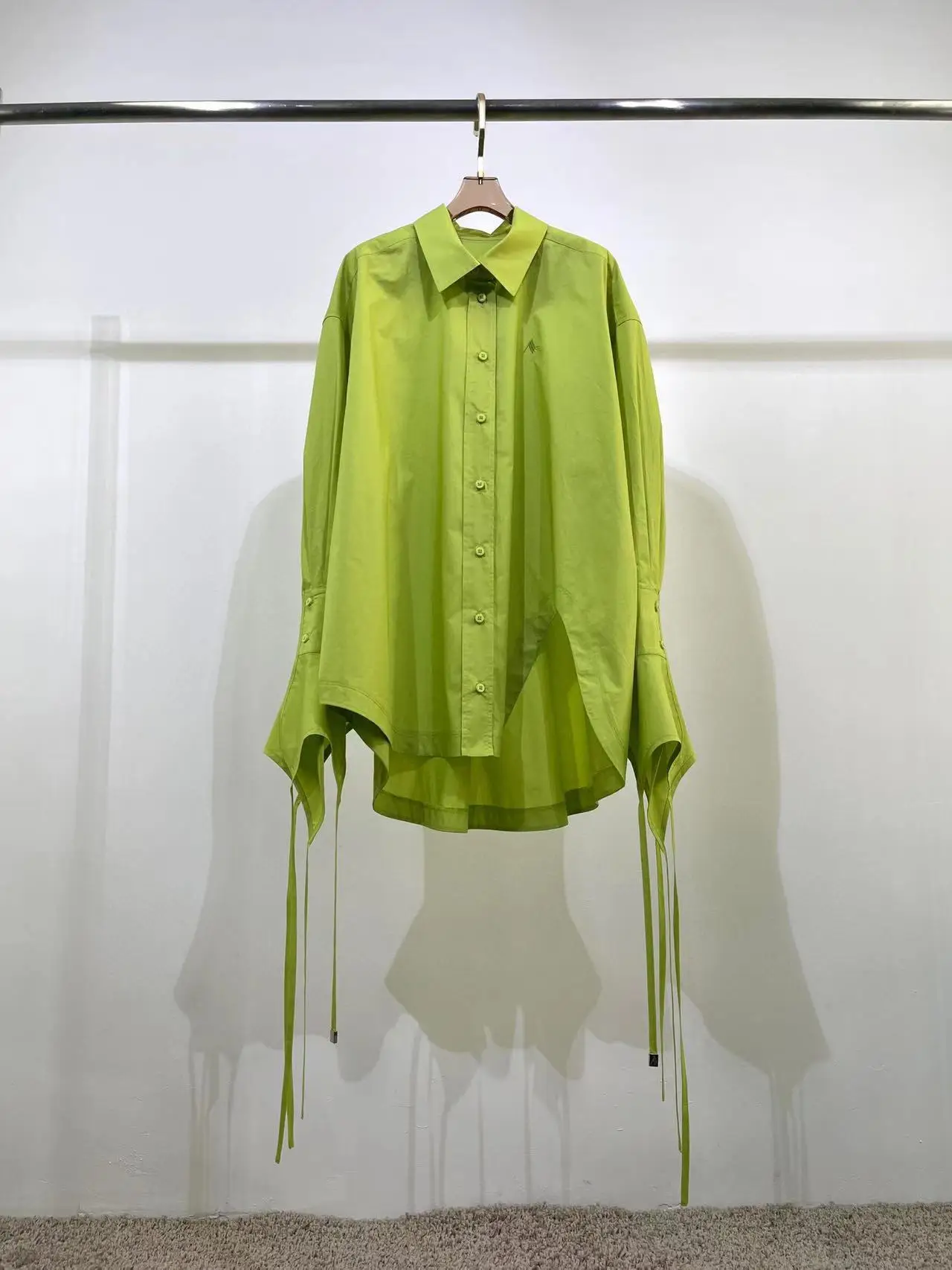 Fyion Fashion Luxury Blouse 2022 Summer Spring New Design Women Runway Solid High Quality Single Breasted Long Sleeves Blouse
Fyion Fashion Luxury Blouse 2022 Summer Spring New Design Women Runway Solid High Quality Single Breasted Long Sleeves Blouse