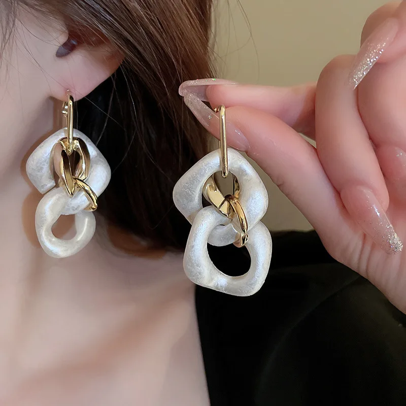 KAITIN Silver Needle Circle Fried Dough Twist Acrylic Earrings Fashion Personality Exaggerated Earrings Wholesale Women Jewelry
KAITIN Silver Needle Circle Fried Dough Twist Acrylic Earrings Fashion Personality Exaggerated Earrings Wholesale Women Jewelry