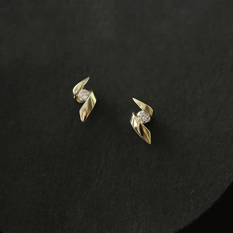 S925 Stamp Silver 14K Gold Plated Earrings For Women Inlaid Zircon Simple Rotating All-Match Jewelry
S925 Stamp Silver 14K Gold Plated Earrings For Women Inlaid Zircon Simple Rotating All-Match Jewelry