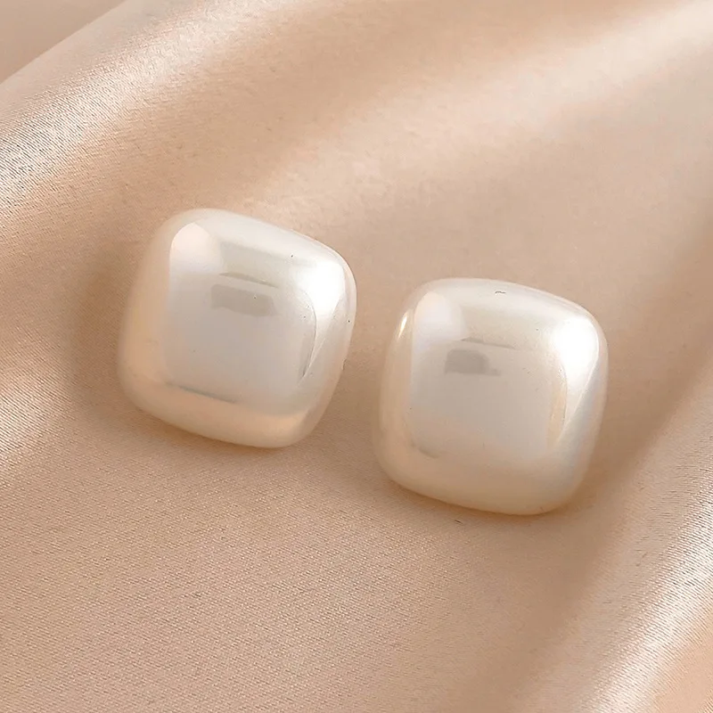 European and American Women's Pearl Square Circle Ear Studs Ins Colorful Geometric Earrings
European and American Women's Pearl Square Circle Ear Studs Ins Colorful Geometric Earrings