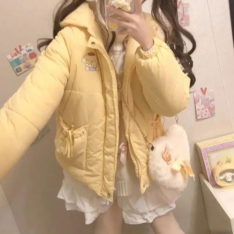 Sanrio мультфильм Pompompurin зимние корейские свободные кавайные милые теплые короткие легкие парки для девочек в стиле преппи
Sanrio мультфильм Pompompurin зимние корейские свободные кавайные милые теплые короткие легкие парки для девочек в стиле преппи