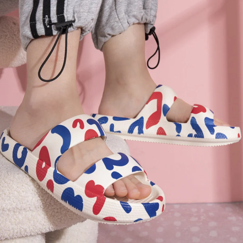2022 Summer Design Sandals Men Beach Slippers Sneakers Male Casual Slip-on Flats Sandal Men Women Slides Shoes Foam Runner Clogs
2022 Summer Design Sandals Men Beach Slippers Sneakers Male Casual Slip-on Flats Sandal Men Women Slides Shoes Foam Runner Clogs
