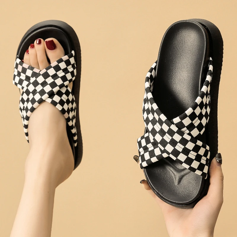 Шлепанцы женские на плоской подошве, сандалии с ремешком на пятке, пляжные Повседневные тапочки, сланцы, модель Лето 2022
Шлепанцы женские на плоской подошве, сандалии с ремешком на пятке, пляжные Повседневные тапочки, сланцы, модель Лето 2022