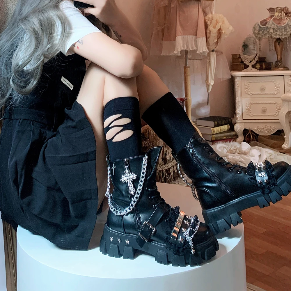 Women Skull Cross Metal Chain Gothic Style Punk Mid Calf Boots Shoes Platform Chunky Heel Cosplay JK Y2K Autumn Shoes
Women Skull Cross Metal Chain Gothic Style Punk Mid Calf Boots Shoes Platform Chunky Heel Cosplay JK Y2K Autumn Shoes