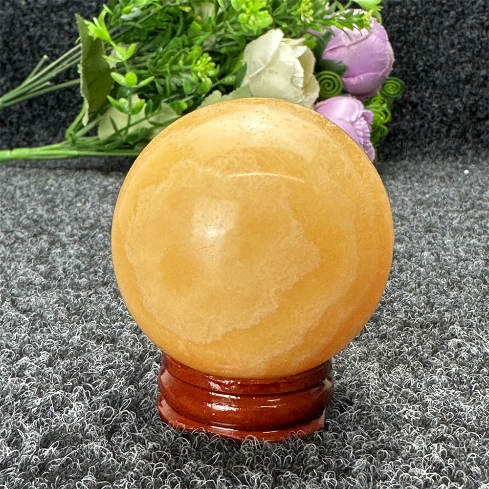 Кварцевый шар из желтого кальцита
Кварцевый шар из желтого кальцита