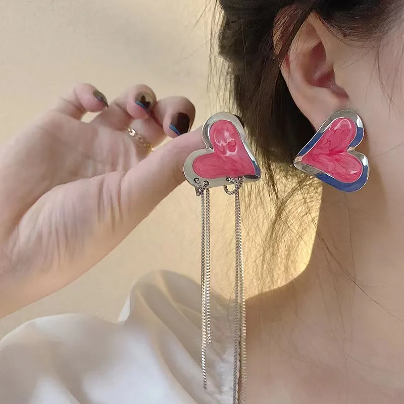 New Women's Pink Drop Glaze Smudged Asymmetric Tassel Heart Stud Earrings Temperament Niche Design Sense All-match Chain Jewelry
New Women's Pink Drop Glaze Smudged Asymmetric Tassel Heart Stud Earrings Temperament Niche Design Sense All-match Chain Jewelry