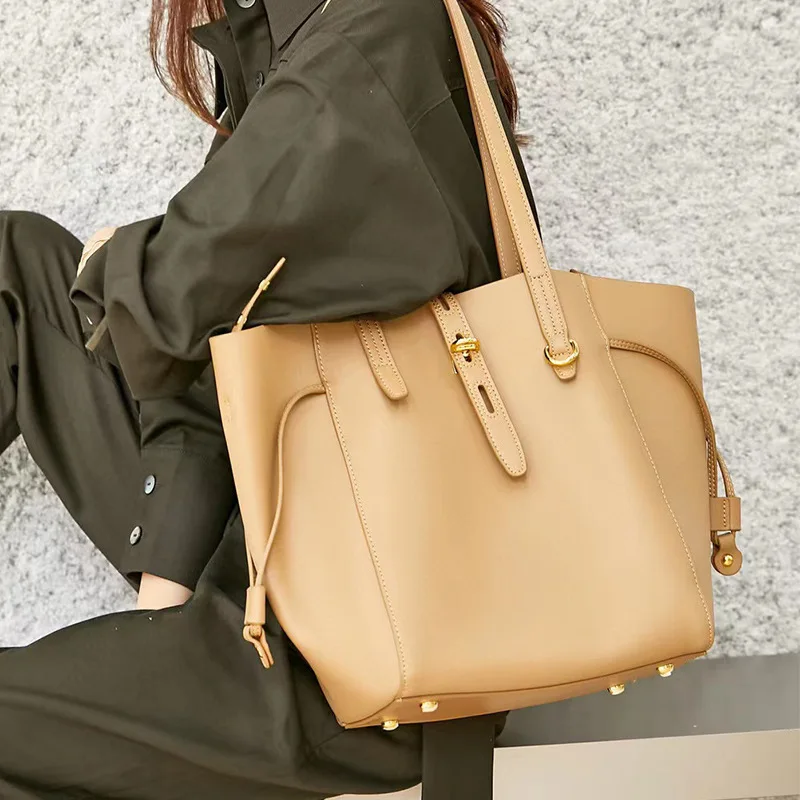 Luxury Leather Ladies Shoulder Bags Designer Buckets Large Ladies Handbags New 2022 Fashion Large Capacity Handbags
Luxury Leather Ladies Shoulder Bags Designer Buckets Large Ladies Handbags New 2022 Fashion Large Capacity Handbags