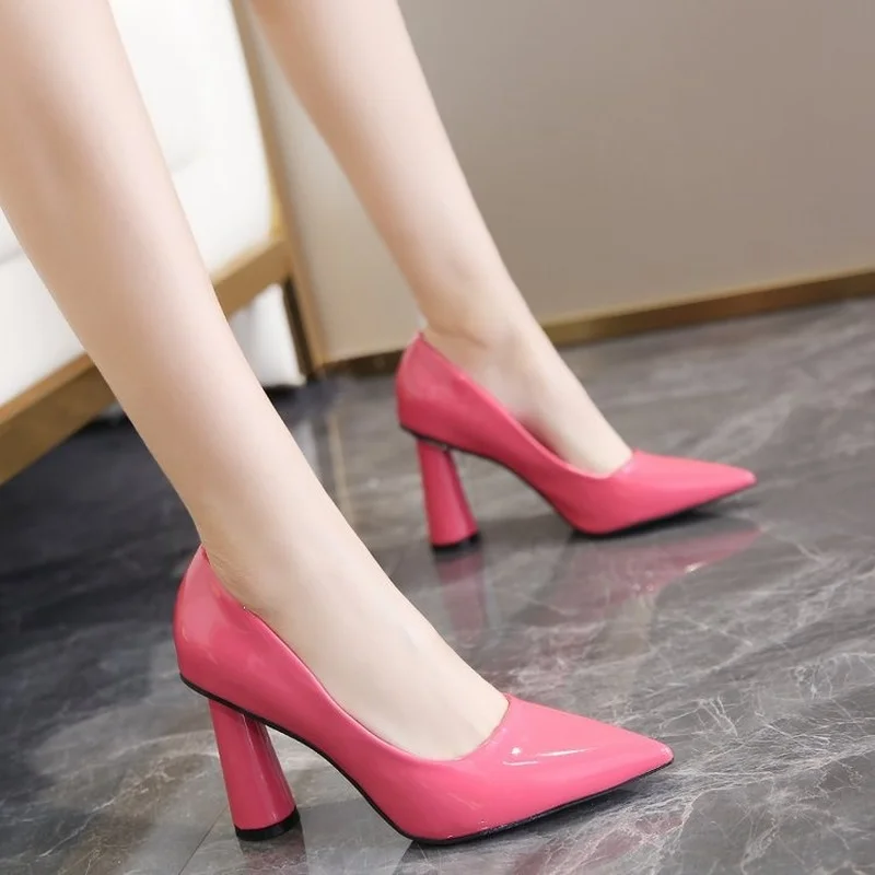 High-heeled Shoes Women's Thick-heeled Pointed Head Patent Leather Single Shoes Spring 2022 New Korean Women's Fashion Shoes
High-heeled Shoes Women's Thick-heeled Pointed Head Patent Leather Single Shoes Spring 2022 New Korean Women's Fashion Shoes