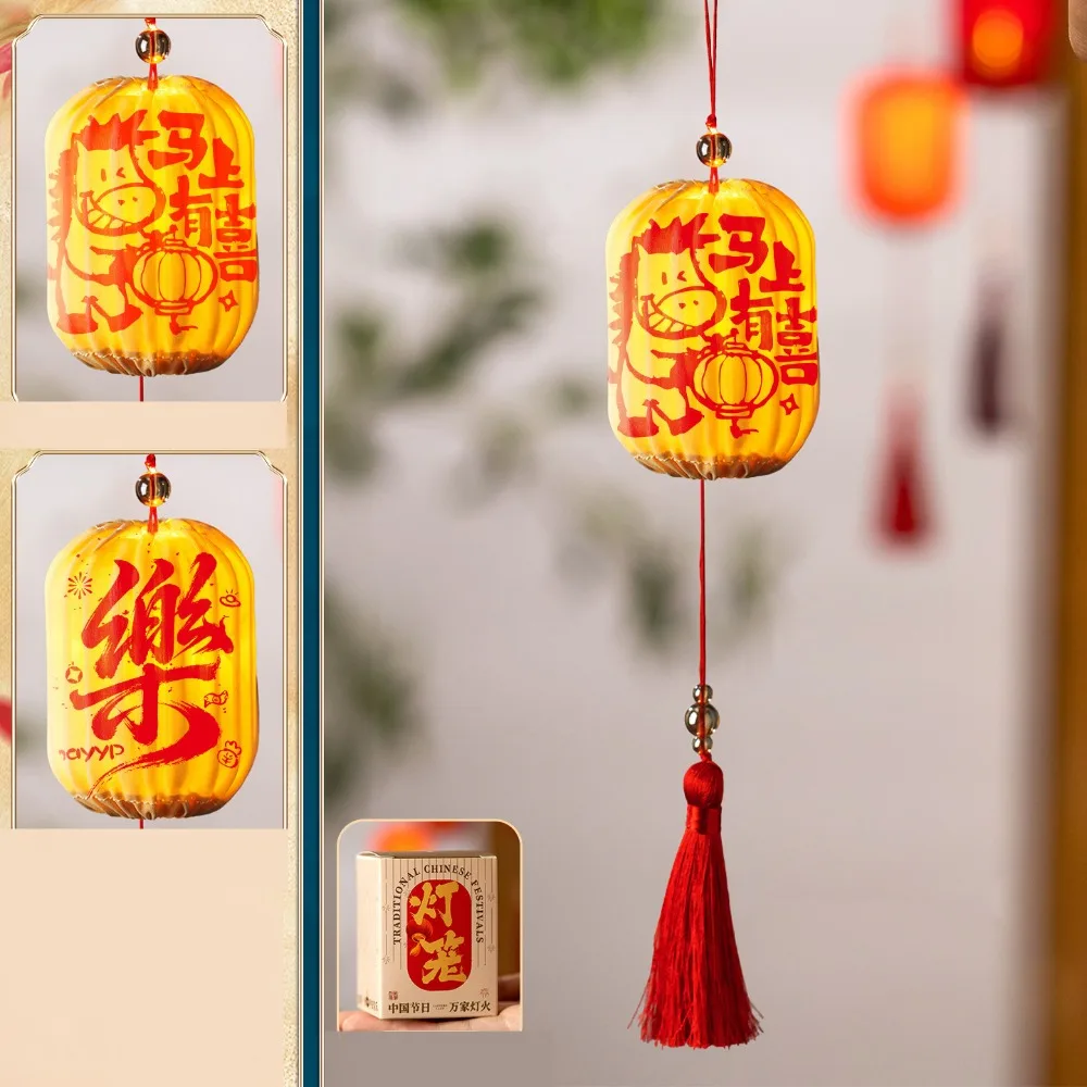 Красный тканевый новогодний фонарь
Красный тканевый новогодний фонарь