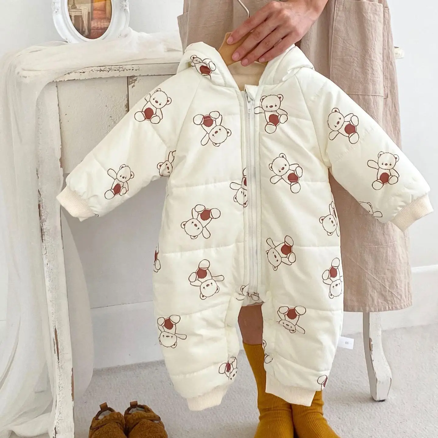 

Новый осенне-зимний костюм для младенцев, для мальчиков и малышей, бархатный утепленный комбинезон с принтом, комбинезон для новорожденных девочек с мультяшным медведем, детский цельный комбинезон