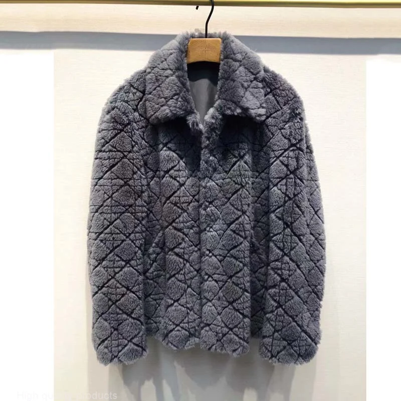 Real Sheep Wool Jacket New Fashion Women Coat Winter Thick Warm Turn-Down Collar Decoration Of stripes Long Sleeve
Real Sheep Wool Jacket New Fashion Women Coat Winter Thick Warm Turn-Down Collar Decoration Of stripes Long Sleeve