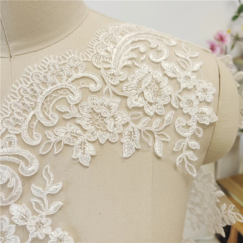 6 Yards Alencon Corded Sequins Lace Trim Scallops Eyelash Flowers Applique trim For Wedding Dress, Cathedral veil, Houte Couture
6 Yards Alencon Corded Sequins Lace Trim Scallops Eyelash Flowers Applique trim For Wedding Dress, Cathedral veil, Houte Couture