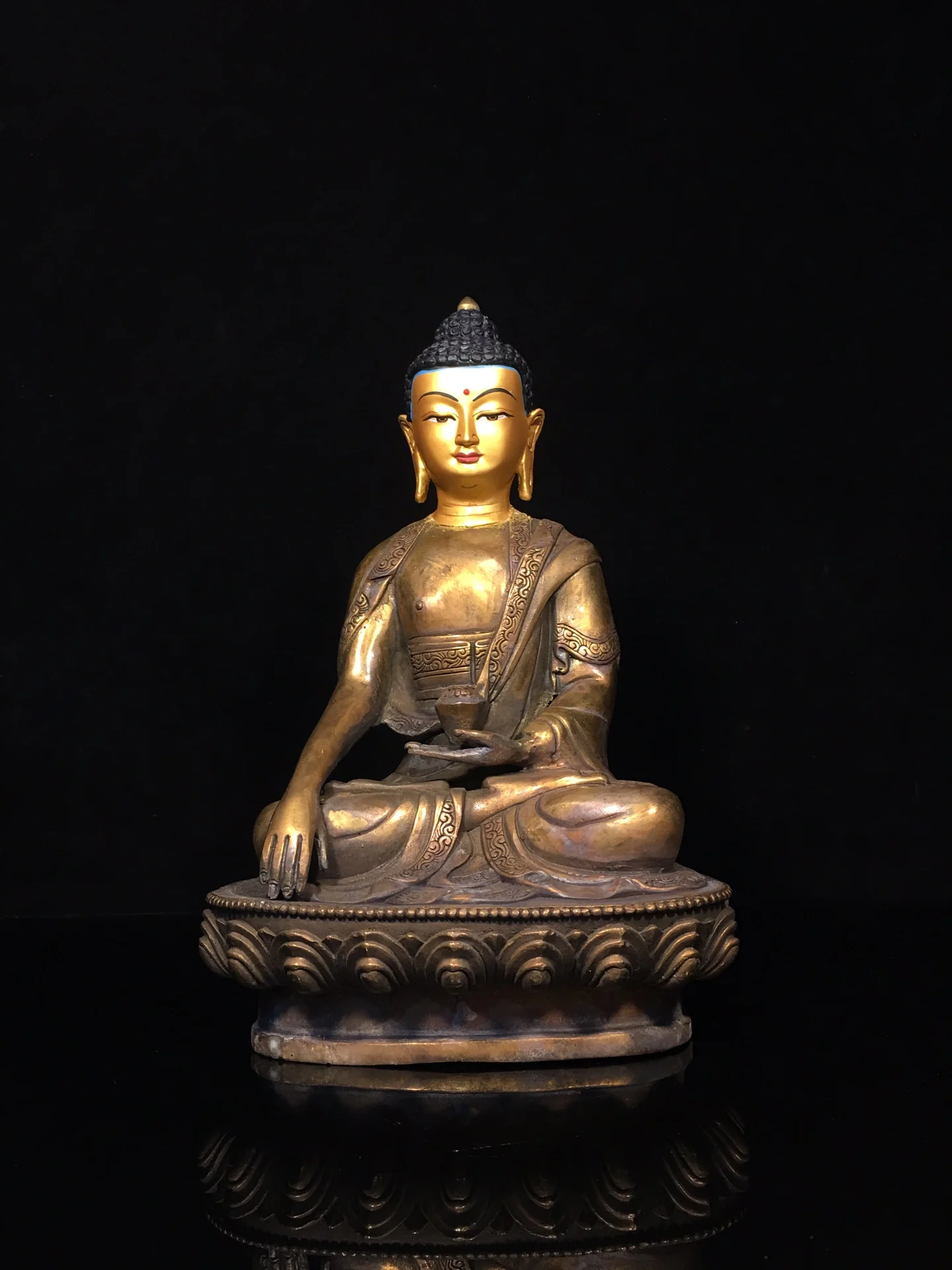 12"Tibet Temple Collection Old Bronze Gilding Cinnabar Face painting Shakyamuni Amitabha BuddhaLotus Platform Worship Hall
12"Tibet Temple Collection Old Bronze Gilding Cinnabar Face painting Shakyamuni Amitabha BuddhaLotus Platform Worship Hall
