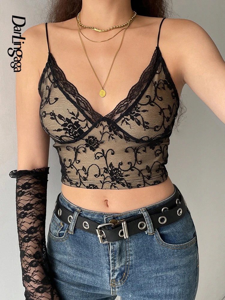 Женский кружевной топ с V-образным вырезом и открытой спиной
Женский кружевной топ с V-образным вырезом и открытой спиной