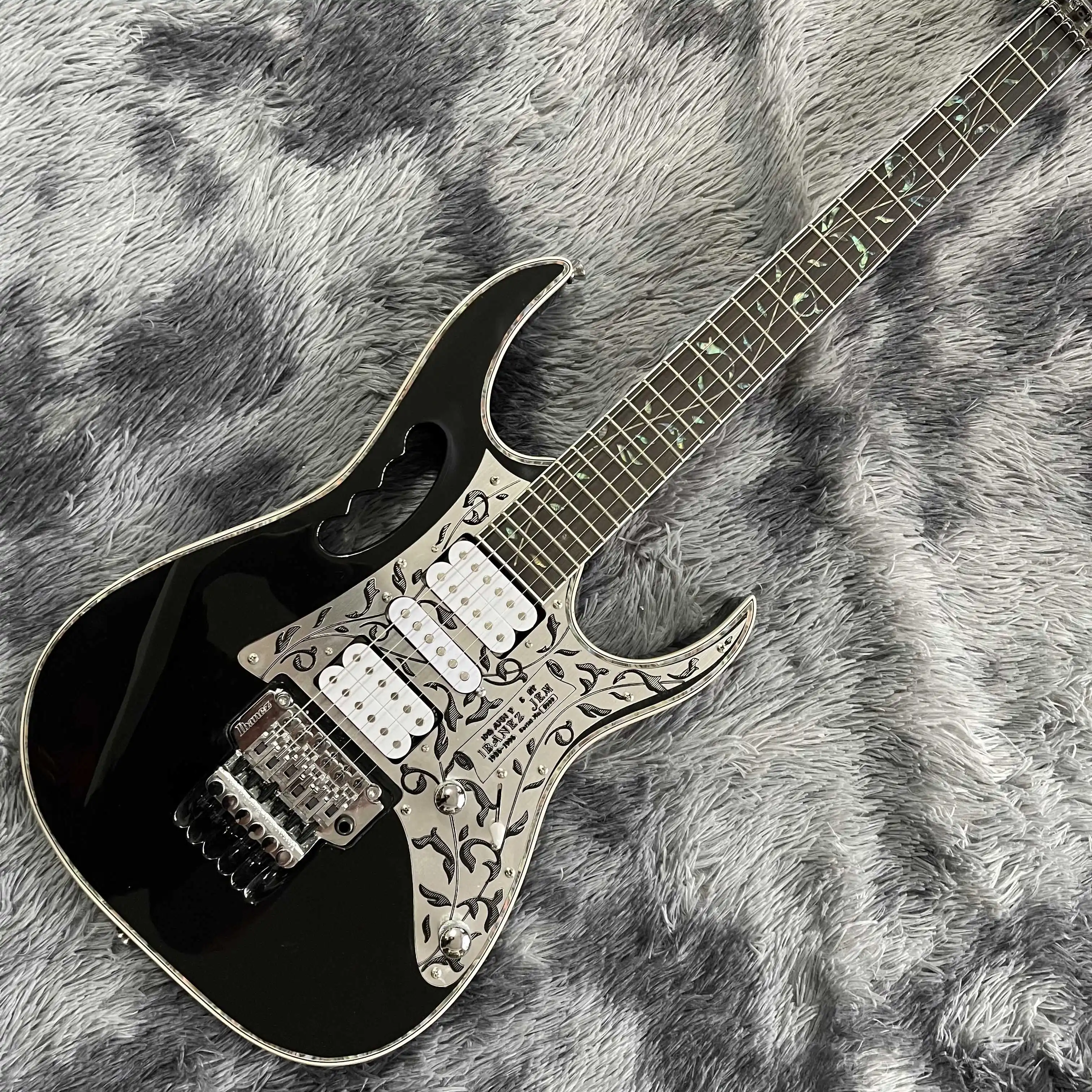 Бесплатная доставка, черный, белый узор, специальная форма, уникальная, электрическая гитара, новинка 2022 года, Элитный стиль на заказ, модная
Бесплатная доставка, черный, белый узор, специальная форма, уникальная, электрическая гитара, новинка 2022 года, Элитный стиль на заказ, модная