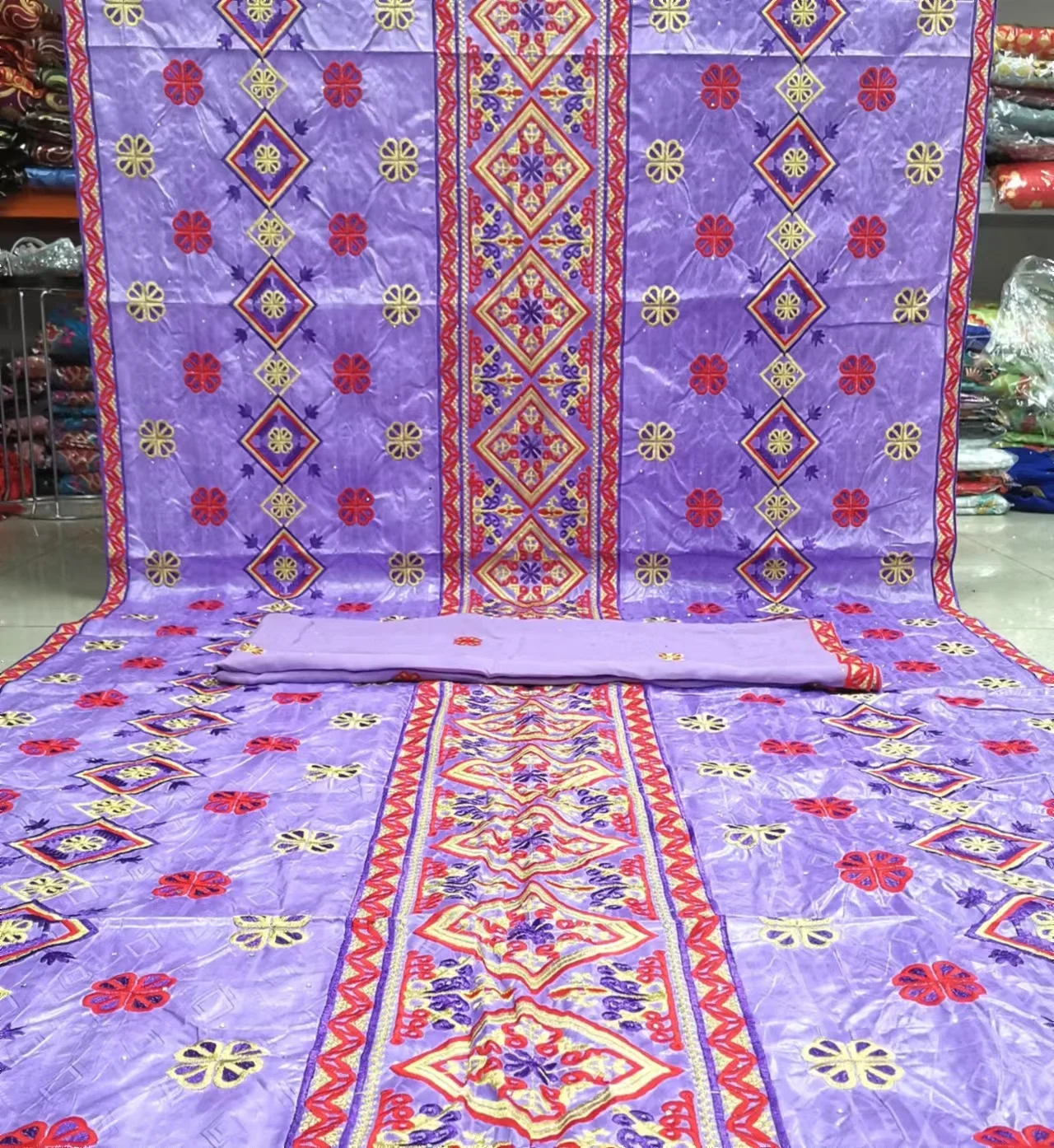 Swiss Hot Sale Purple Bazin Riche Voile Fabric African High Quality 5+2 Yards Lace Brocade Fabric French For Wedding Prom Dress
Swiss Hot Sale Purple Bazin Riche Voile Fabric African High Quality 5+2 Yards Lace Brocade Fabric French For Wedding Prom Dress