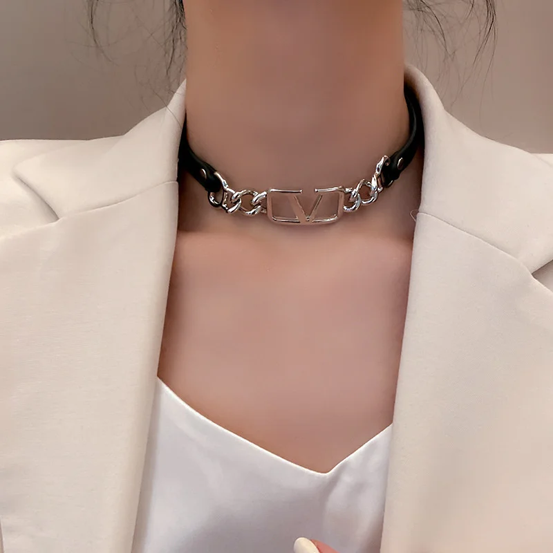 Personalized metal letter stitching Necklace net red temperament personalized neck chain women's new cool style clavicle chain
Personalized metal letter stitching Necklace net red temperament personalized neck chain women's new cool style clavicle chain