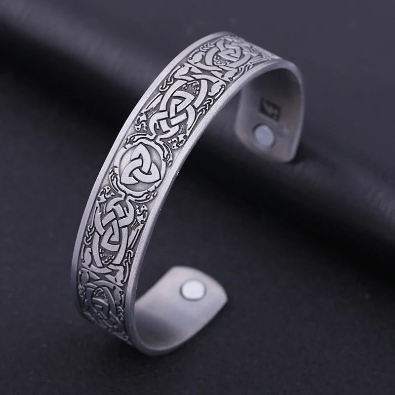 Vintage Irish Lucky Knot Pattern Magnetic Bracelet Magic Magnetic Therapy Viking Men and Women Bracelet Jewelry
Vintage Irish Lucky Knot Pattern Magnetic Bracelet Magic Magnetic Therapy Viking Men and Women Bracelet Jewelry